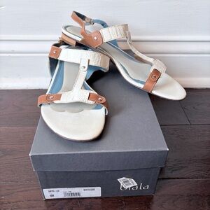 Biala Entro Leather Sandal